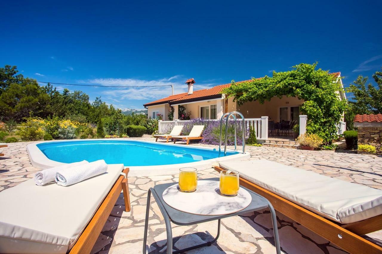 Villa Ana - 3 Bedroom Villa With Private Pool And Unspoiled Natural Environment Kučiće Bagian luar foto