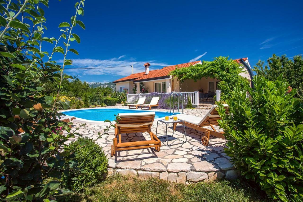 Villa Ana - 3 Bedroom Villa With Private Pool And Unspoiled Natural Environment Kučiće Bagian luar foto